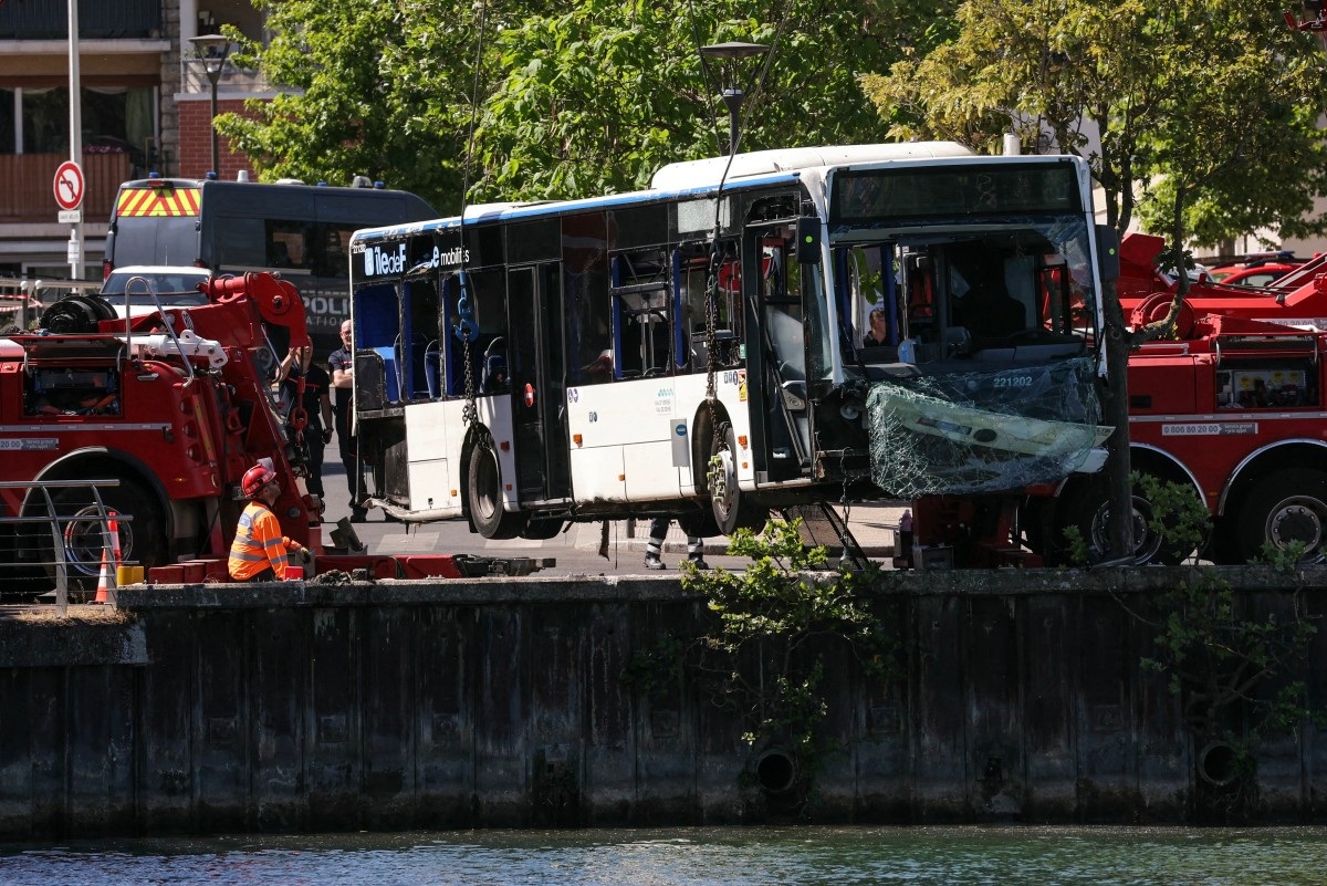 Four Rescued After Bus Plunges into River Near Paris.
