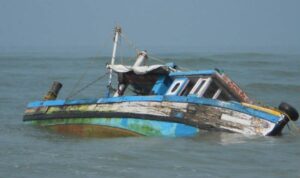 Boat Capsize Kills 10 in India