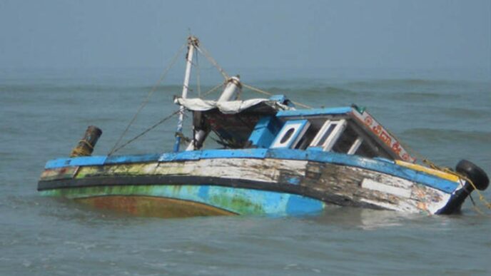 Boat Capsize Kills 10 in India