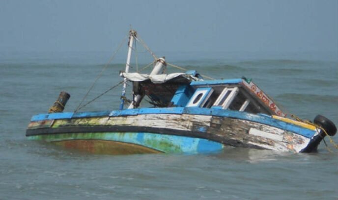 Boat Capsize Kills 10 in India