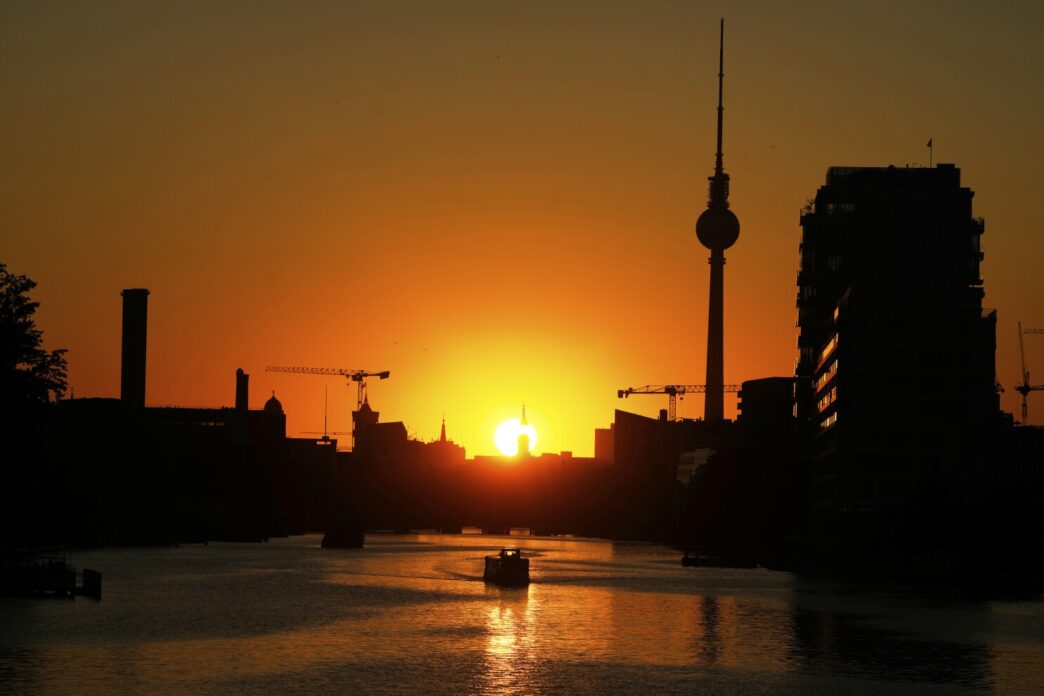 UN Warns Extreme Heat Threatens Food Systems (News Central TV