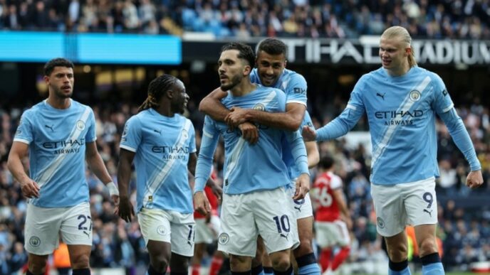City Edge Arsenal to Control Title Race