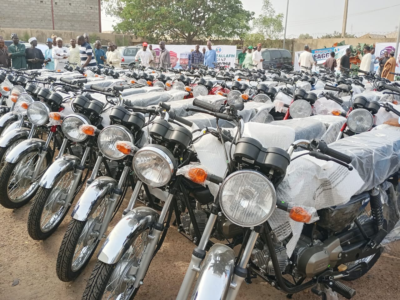 Deputy Senate President Gifts APC Members Vehicles (NewsCentral TV)