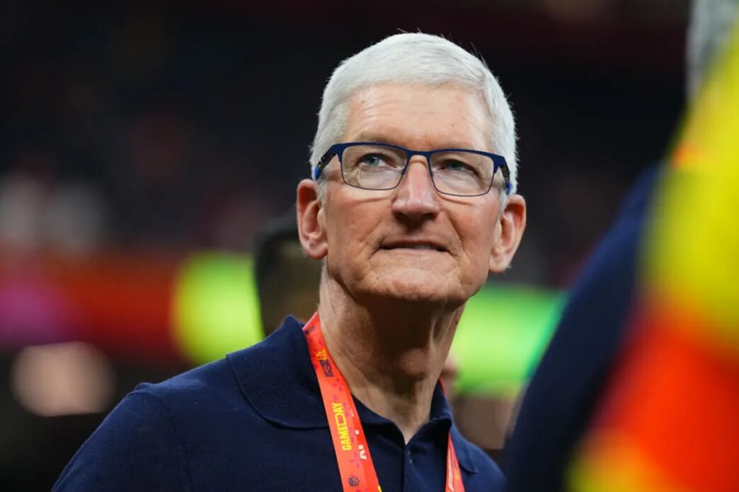 Apple's Tim Cook to Step Down as CEO in September