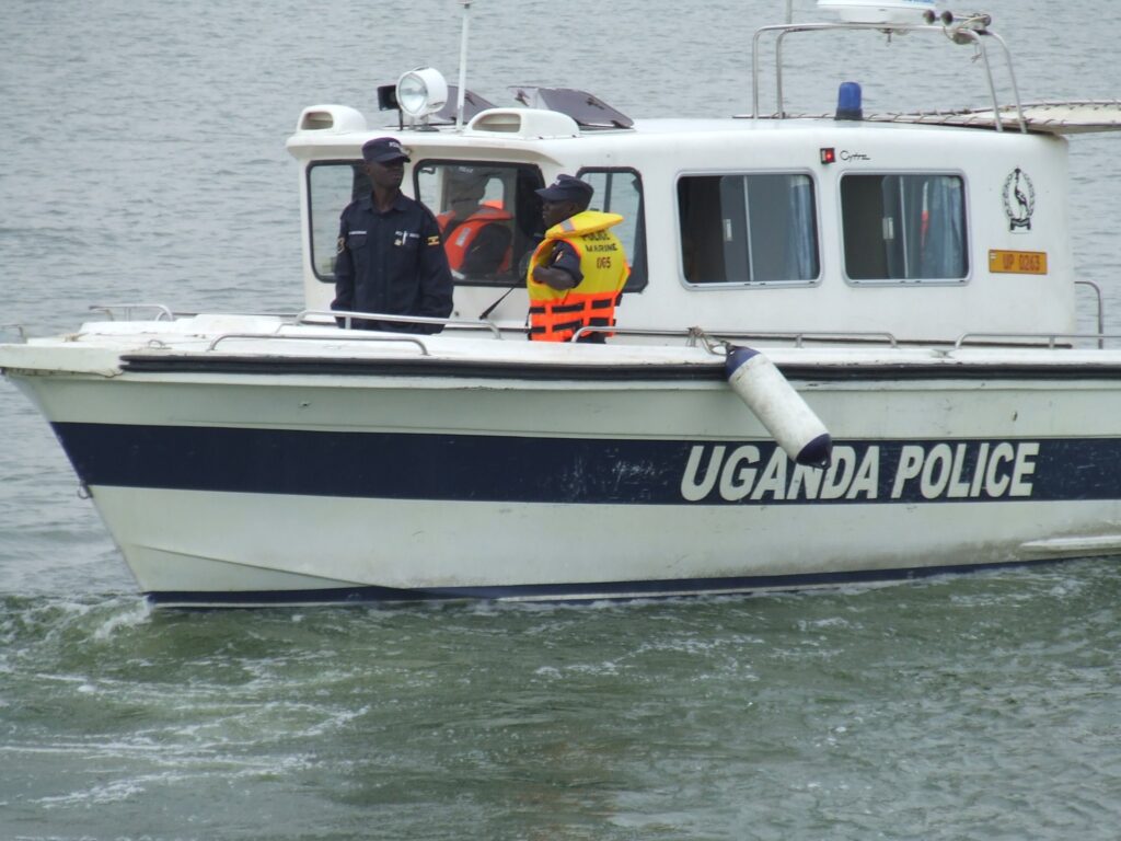 .Rescuers Search For Uganda Canoe Victims 9News Central TV)