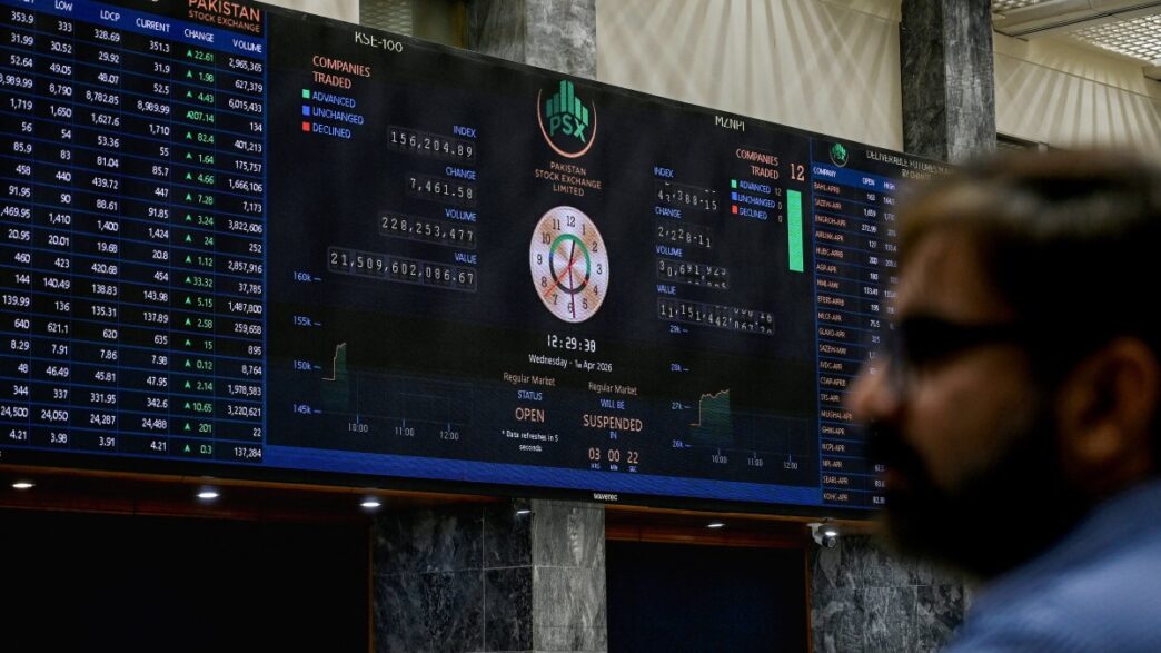 Global Stocks Surge as Oil Dips on War Hopes