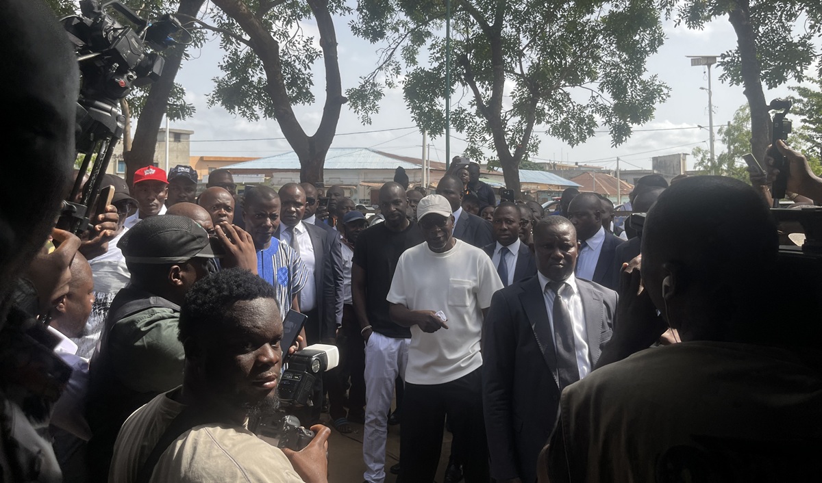 In Pictures: Outgoing President Talon Votes