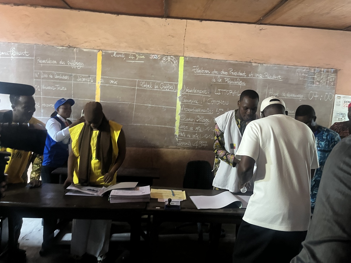 In Pictures: Outgoing President Talon Votes