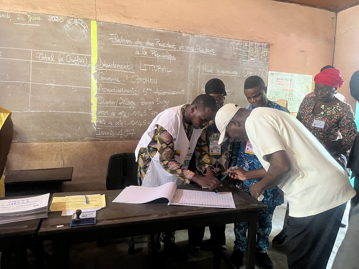 In Pictures: Outgoing President Talon Votes