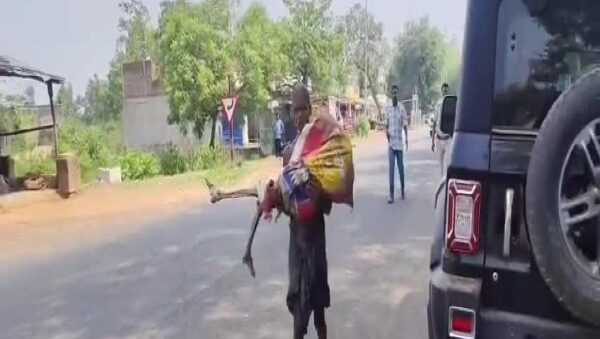 Indian Man Exhumes Sister to Claim Savings (NewsCentral TV)