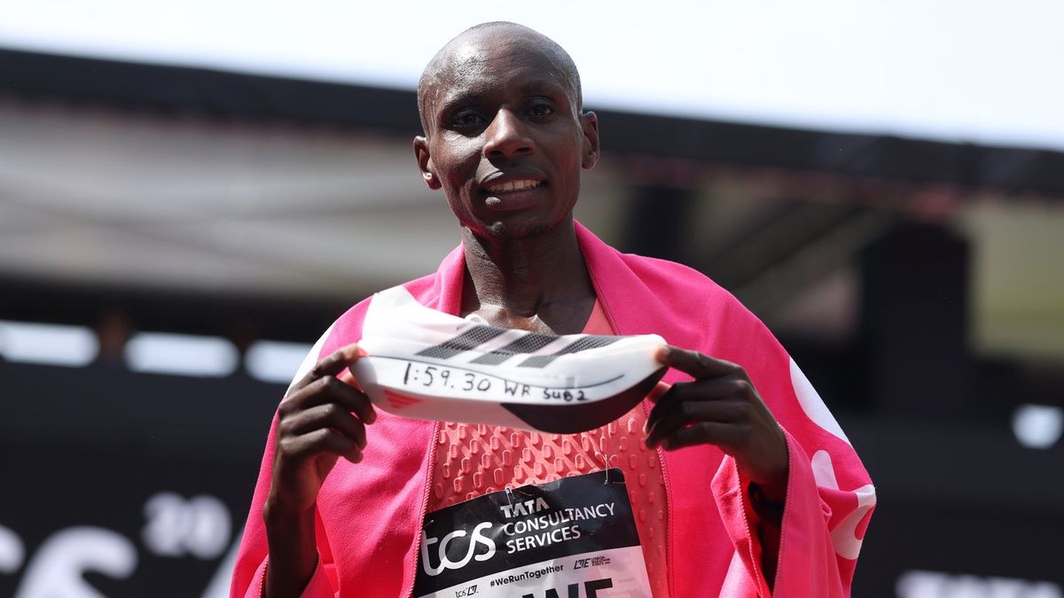 Kenya’s Sawe Makes Marathon History (NewsCentral TV)