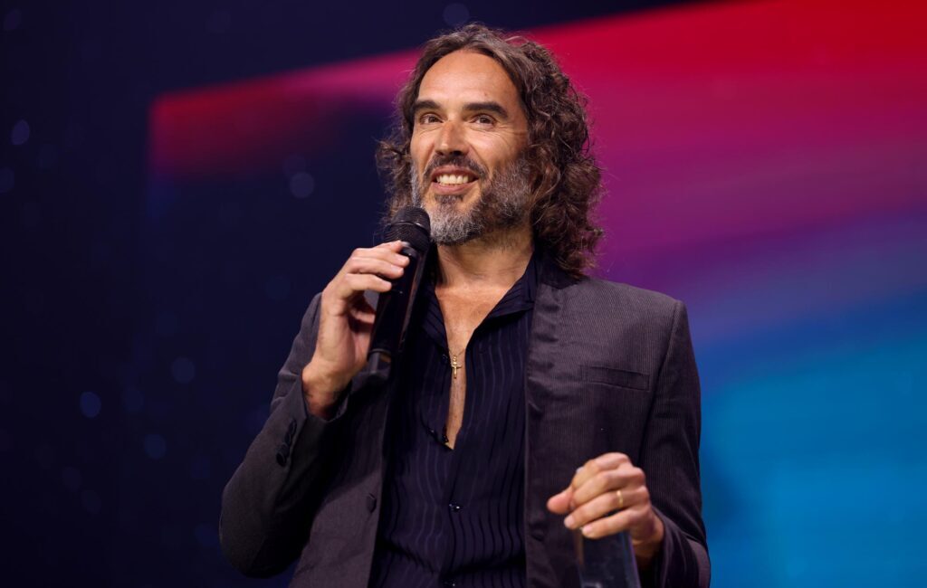 UK Comedian Admits Sleeping With Teen (NewsCentral TV)