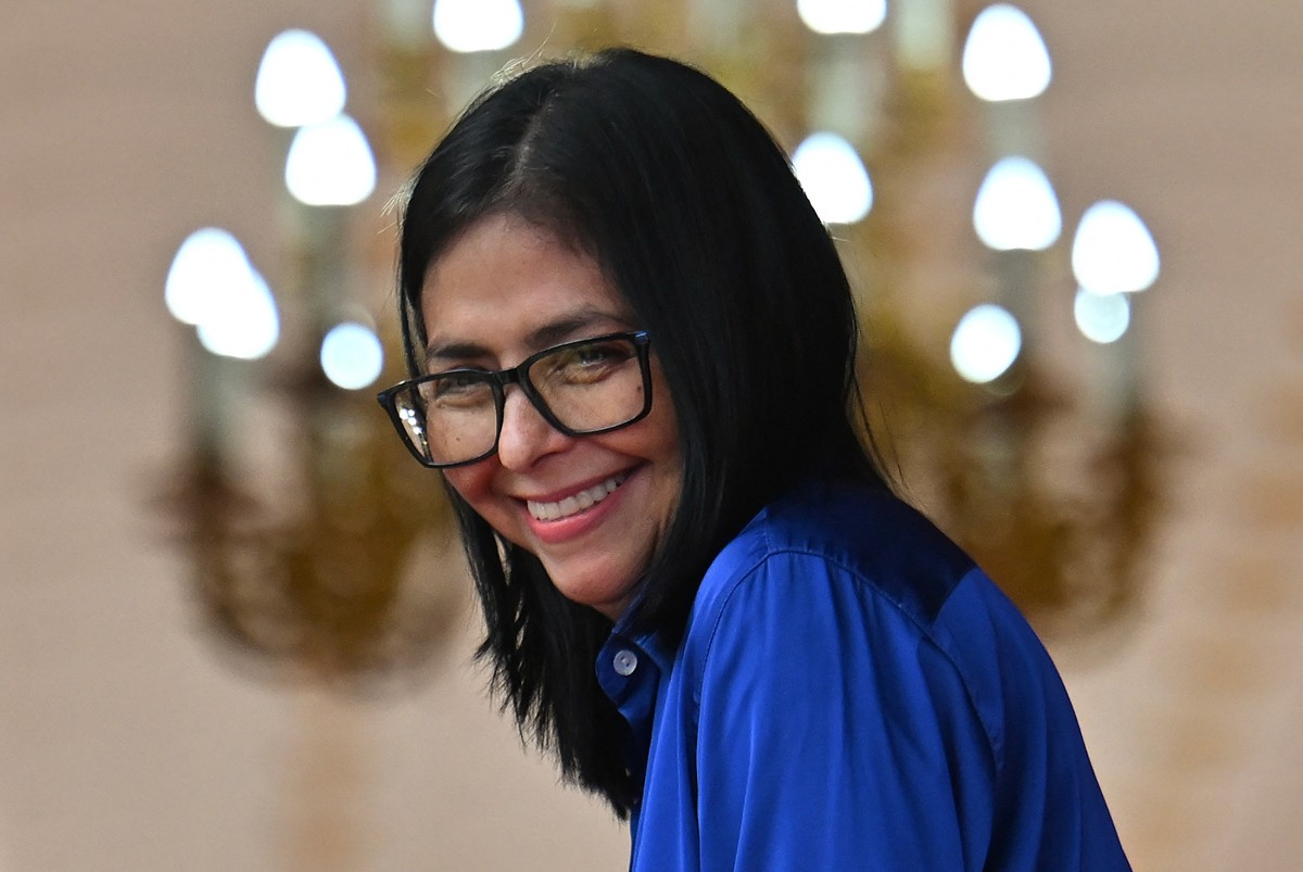 US Lifts Sanctions on Venezuela’s Interim Leader