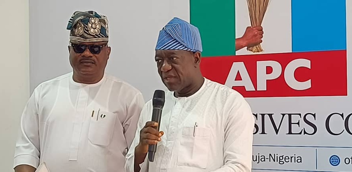 (L–R) All Progressives Congress National Working Committee Representative of Persons Living with Disabilities, Tolu Bankole; Deputy National Publicity Secretary, Duro Meseko, while addressing journalists on the revised APC 2027 schedule of activities in Abuja on Thursday.