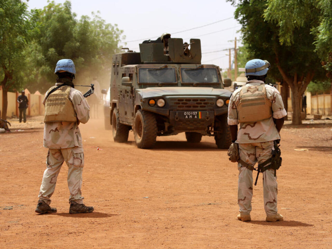 Suspected Terrorists Kill 25 in Central Mali (NewsCentral TV)