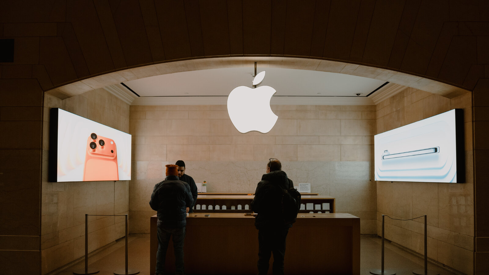 Apple (News Central TV)