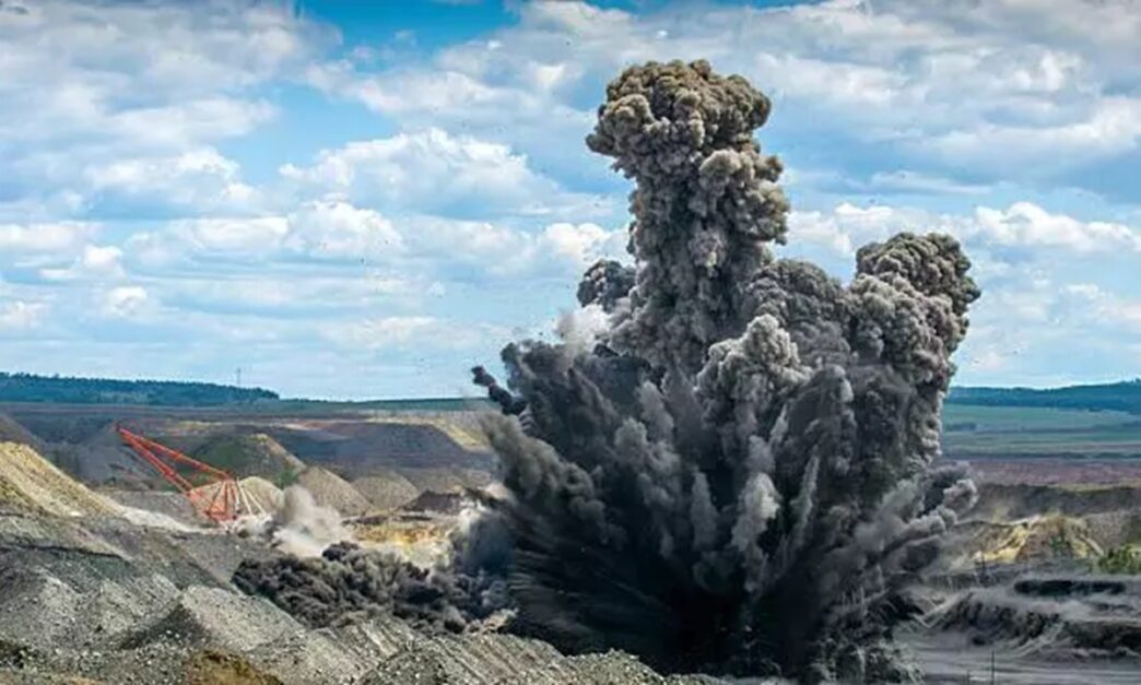 Colombia Mine Blast Leaves 4 Trapped Underground 