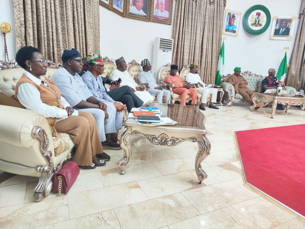 n Pictures: News Central TV Visits Plateau Governor (NewsCentral TV)