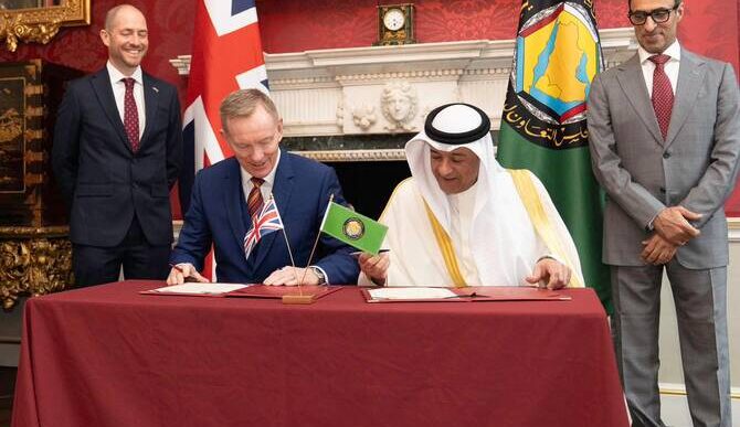 Britain Signs $5 Billion Gulf Trade Deal (NewsCentral TV)