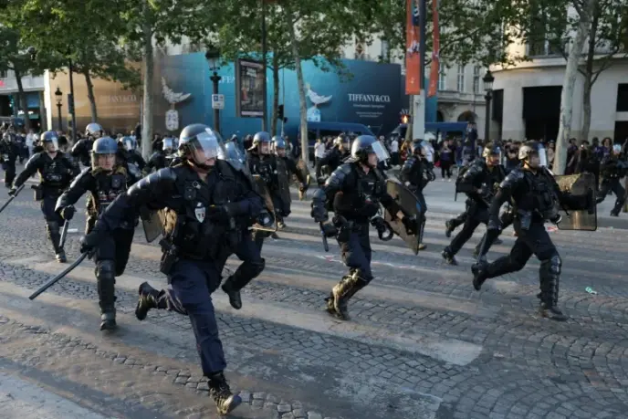 PSG Victory Celebration Turns Chaotic in Paris (NewsCentral TV)