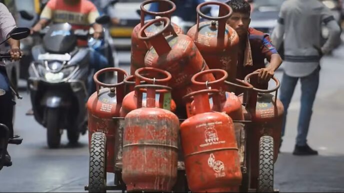 India Raises Cooking Gas, Jet Fuel Prices