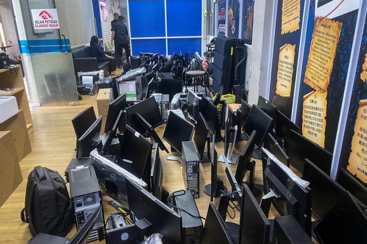 Indonesia Detains 200 Foreigners over Trading Scam