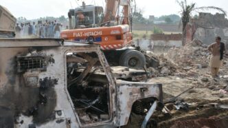 Car Bomb Attack on Checkpoint Kills 12 in Pakistan