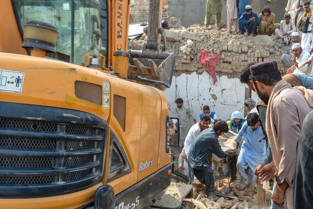 Car Bomb Attack on Checkpoint Kills 12 in Pakistan