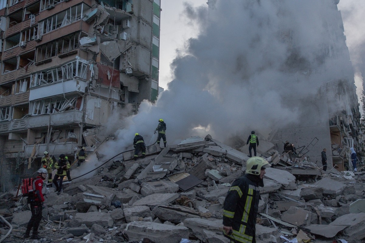 Russian Strikes on Kyiv Kill One, Injure 31