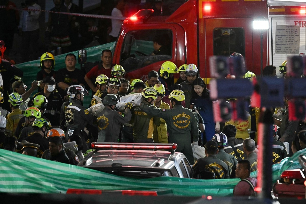 Train-Bus Collision Kills Eight in Bangkok