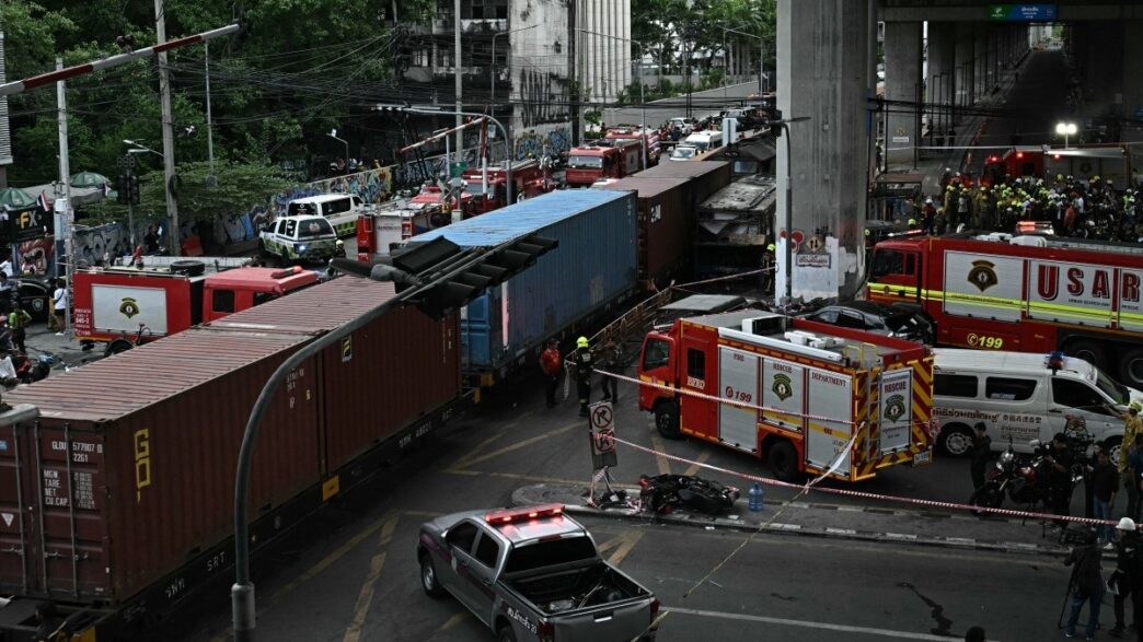 Train-Bus Collision Kills Eight in Bangkok