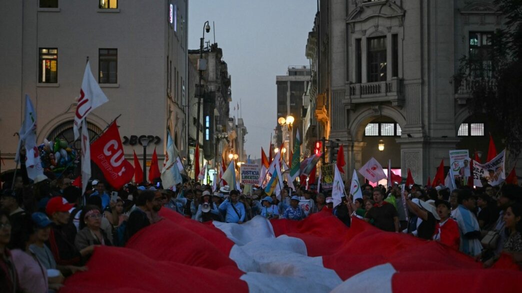 Hundreds Protest Ahead of Peru Runoff