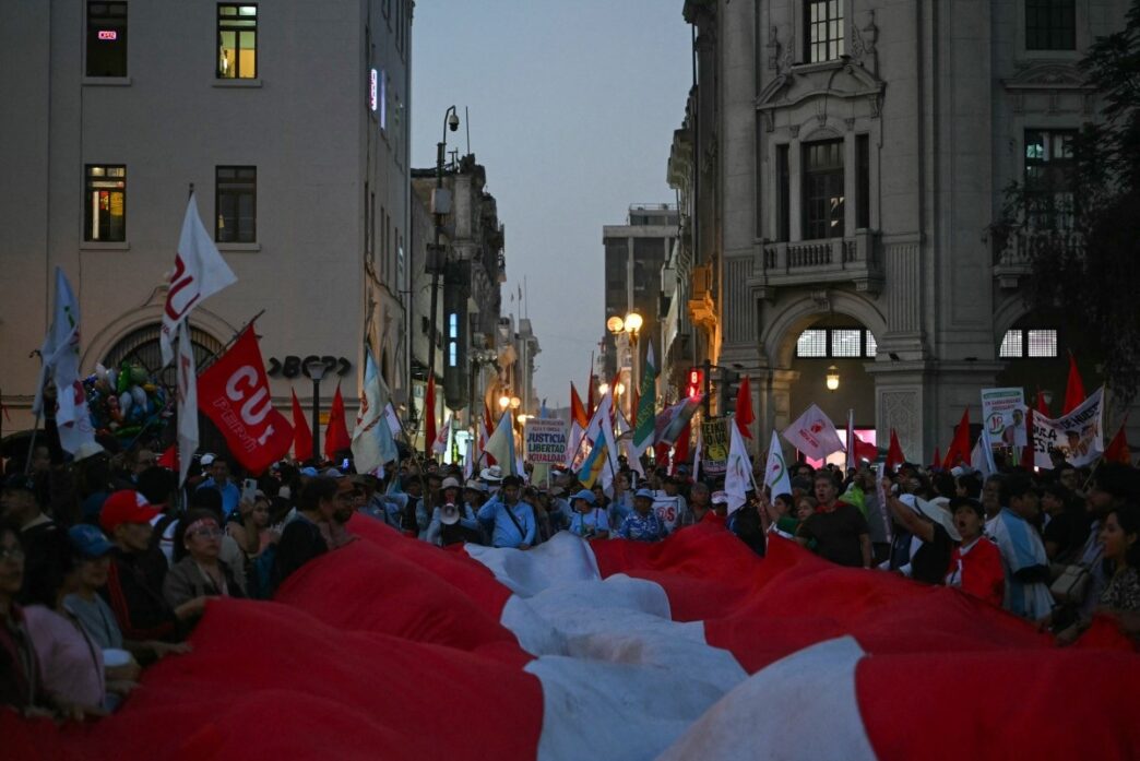 Hundreds Protest Ahead of Peru Runoff