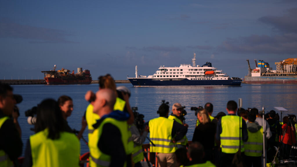 Spain to Evacuate Over 90 From Hantavirus Ship (NewsCentral TV)