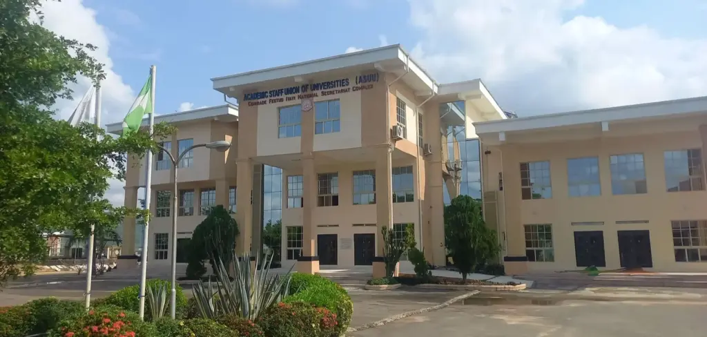 Nigerian Lecturers Threaten Strike Over Unfulfilled Promises