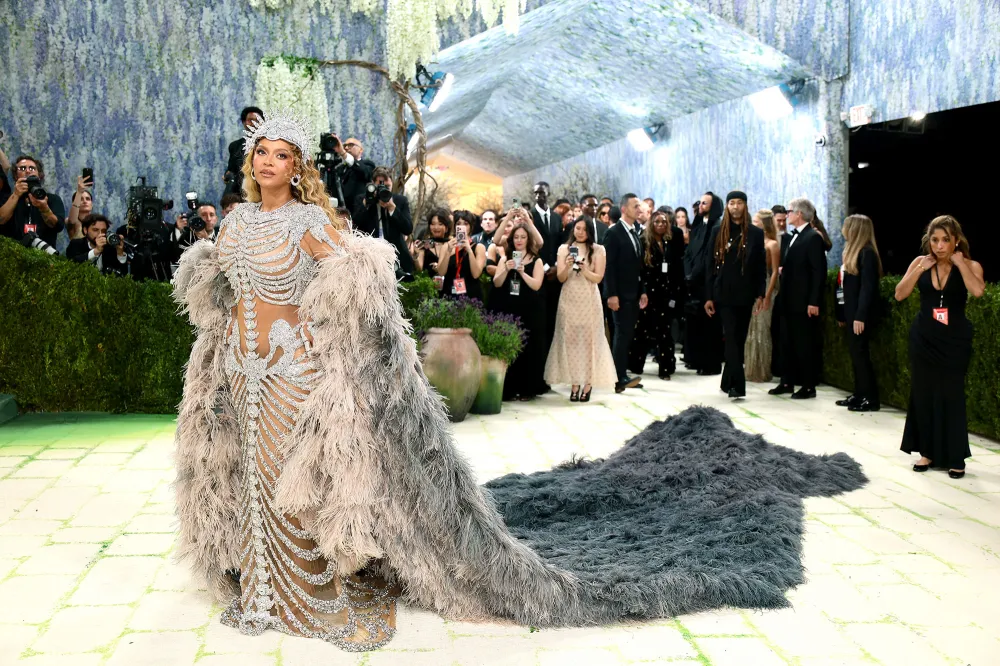 Photos: Stars Stun At Met Gala (News Central TV)