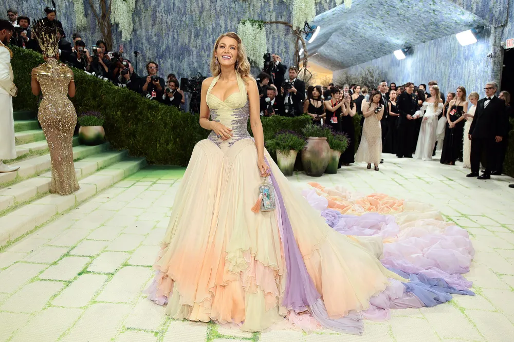 Photos: Stars Stun At Met Gala (News Central TV)