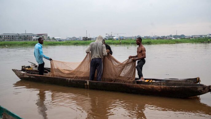 DR Congo River Fishermen Battle Plastic Pollution Crisis