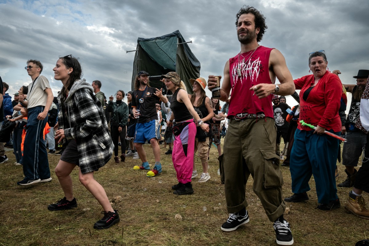Thousands Defy Warnings at Illegal France Rave