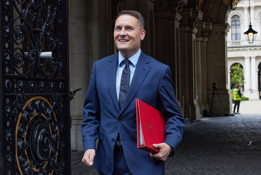 UK Health Minister Quits, Challenges Starmer (NewsCentral TV)