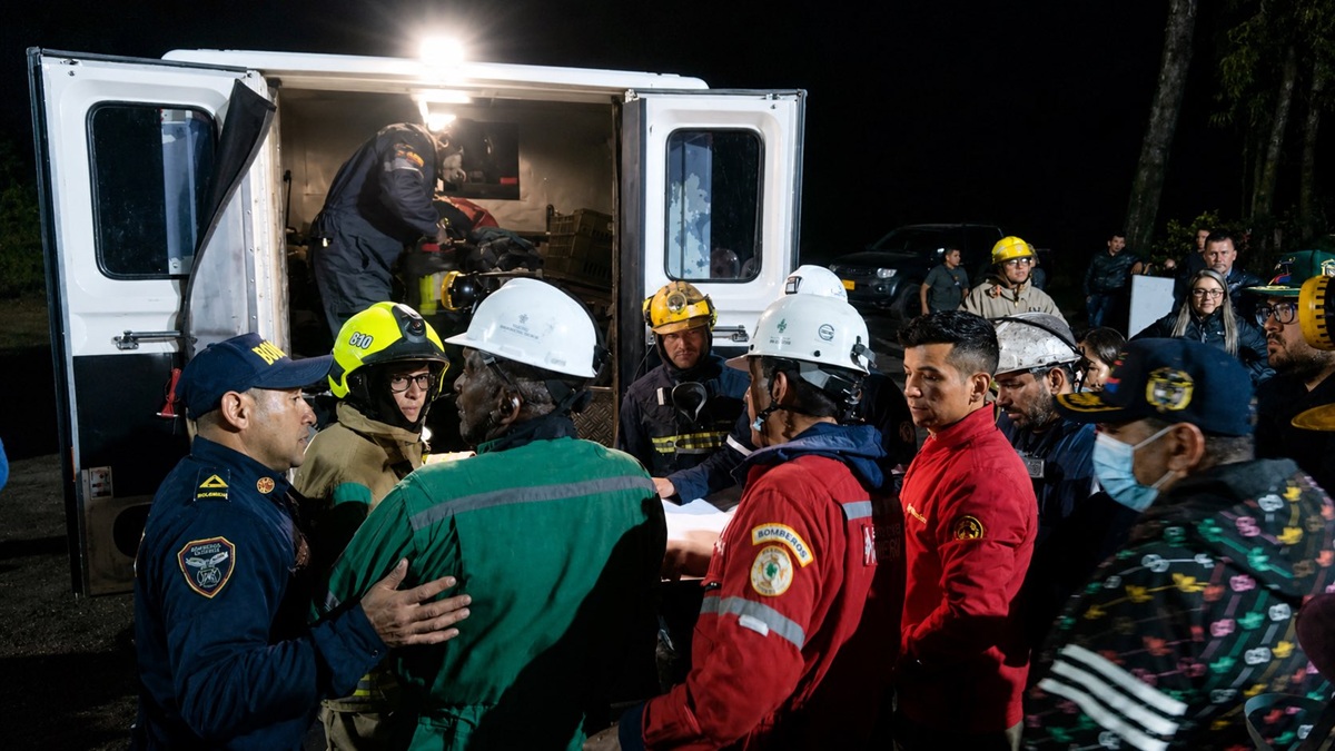 Colombia Mine Blast Leaves 4 Trapped Underground