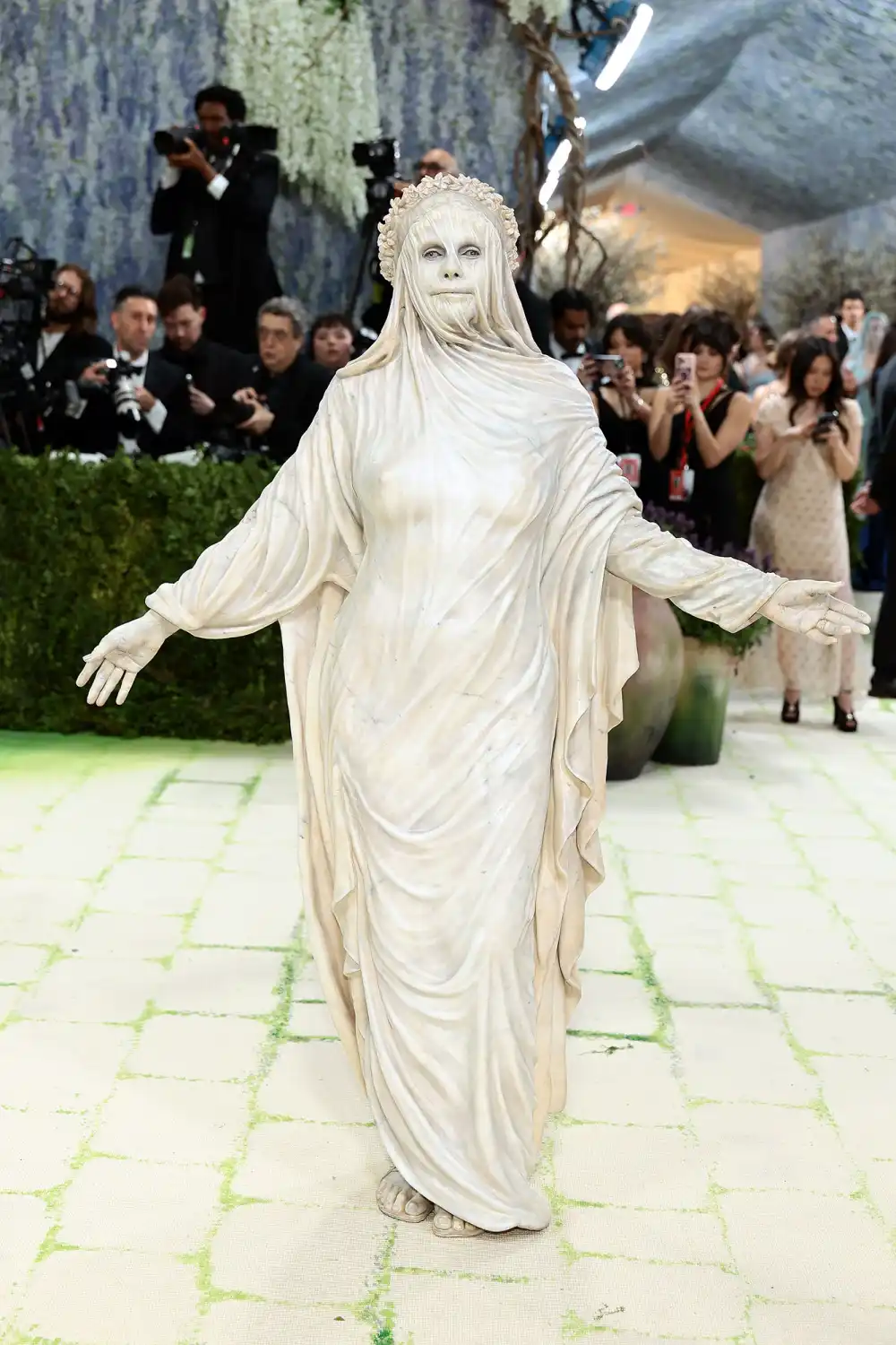 Photos: Stars Stun At Met Gala (News Central TV)