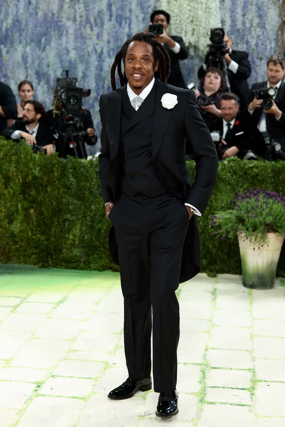 Photos: Stars Stun At Met Gala (News Central TV)