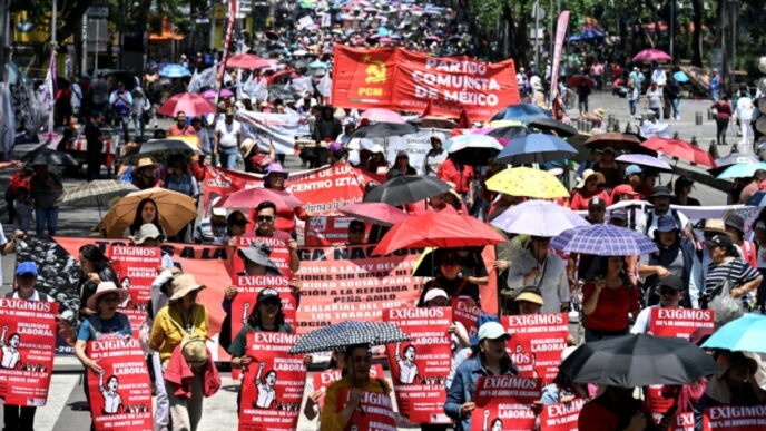 Mexican Teachers Threaten World Cup Protests (News Central TV)