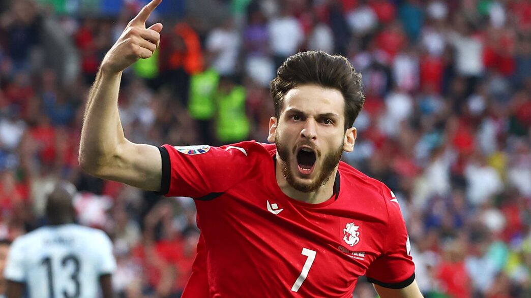Kvaratskhelia Eyes Arsenal as PSG Reach Champions League Final