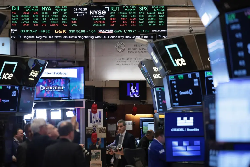Stocks Rises, Oil Falls as Traders Eye US-Iran Ceasefire