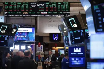 Stocks Rises, Oil Falls as Traders Eye US-Iran Ceasefire