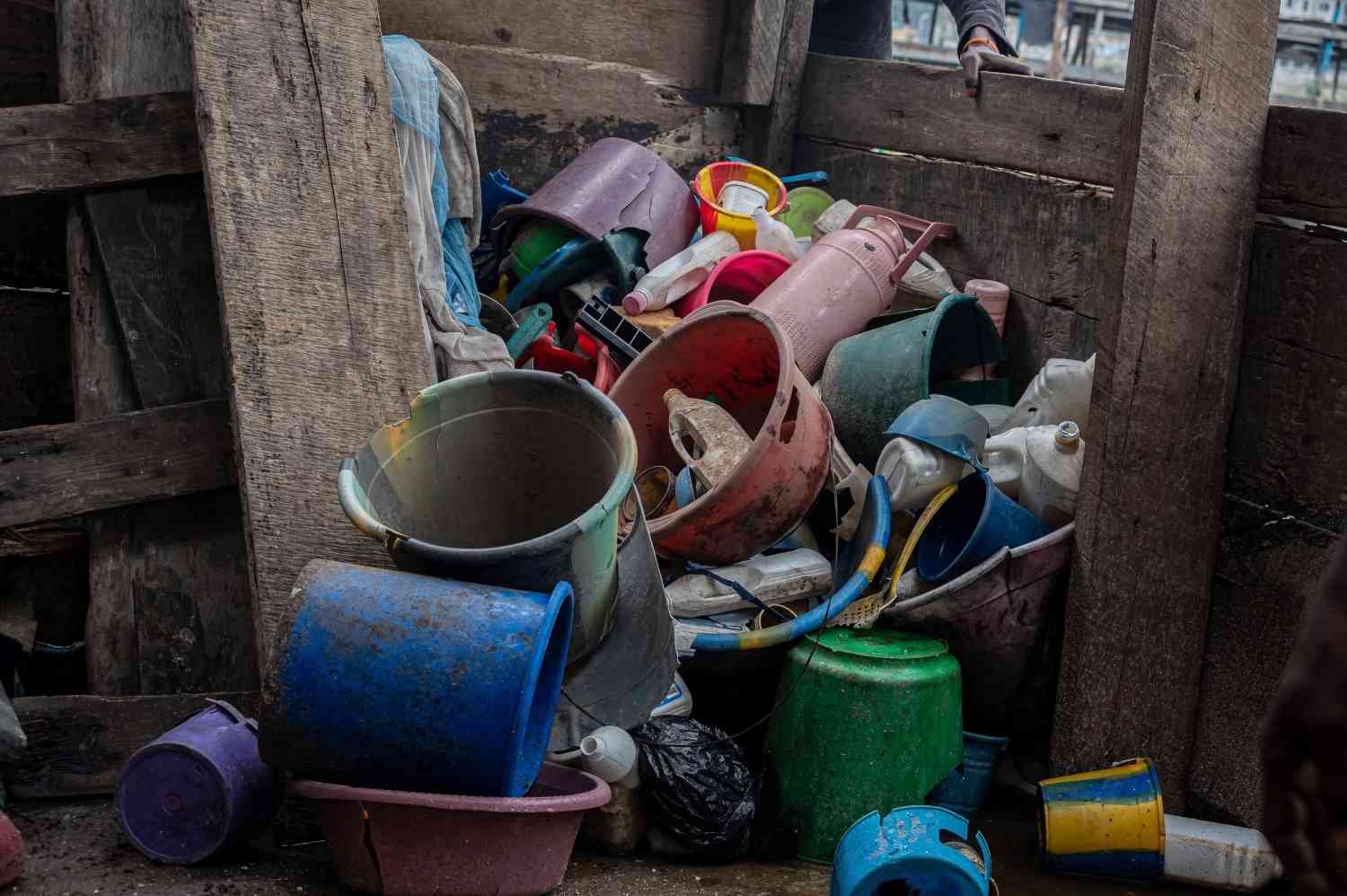 DR Congo River Fishermen Battle Plastic Pollution Crisis