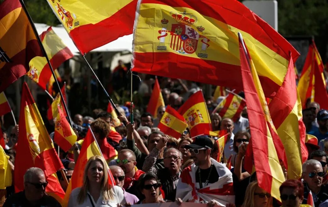 Thousands Rally in Madrid Demanding Sanchez's Resignation