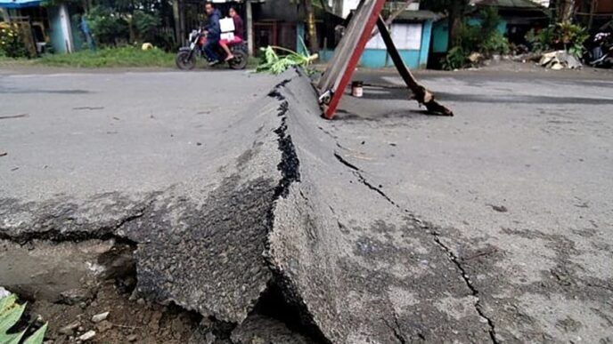 6.5-Magnitude Quake Hits Southern Philippines